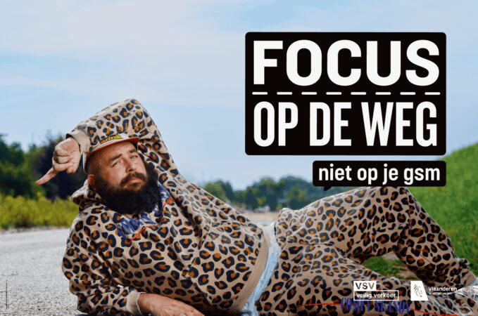 Weestand bieden aan sociale druk Focus op de weg niet op je gsm kopie