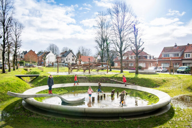 1200x1200 14 na waterplein met spelende kinderen aquafin